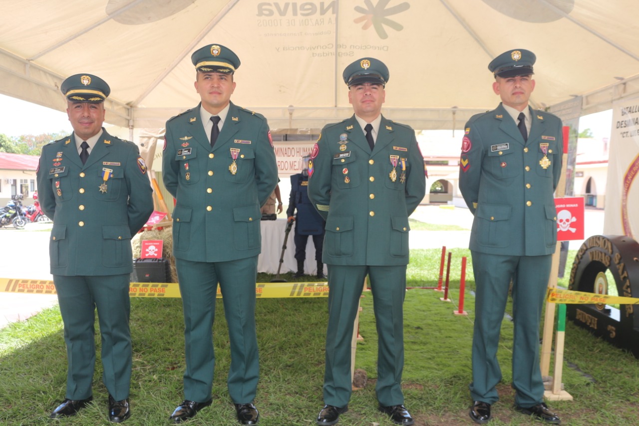 Condecorados con medalla de Desminado, Soldado Profesional Wilson de Jesús Martínez y tiempo de servicio, los señores mayores Juan Usamag, Raúl Bermúdez, el sargento viceprimero Jorge Wilches y el sargento segundo Nelson Cristancho.
